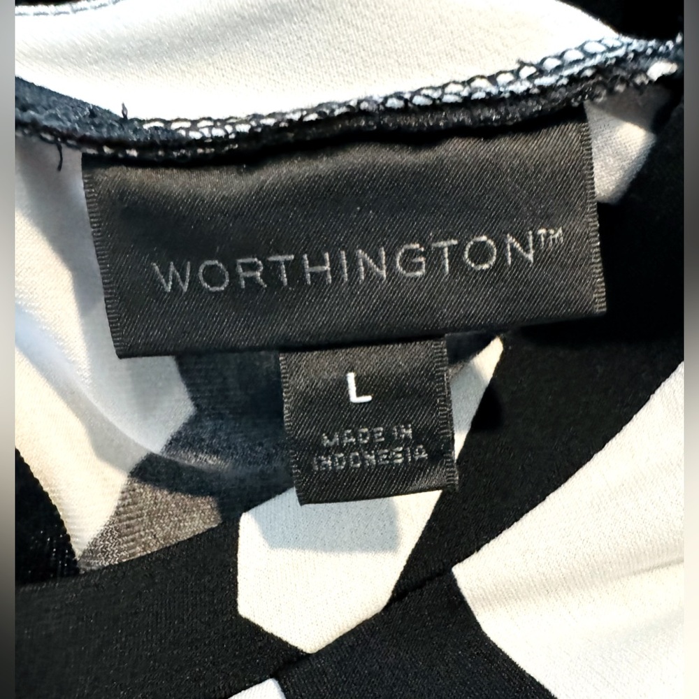 Worthington Blk/White Geo Print, Cap Sleeve, Pleated Blouse w/back Gold Zip Sz L - Picture 4 of 5